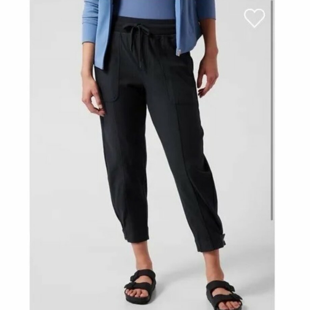 Athleta Farallon Weekender Pant Womens Medium Black Jogger Cropped High Rise
